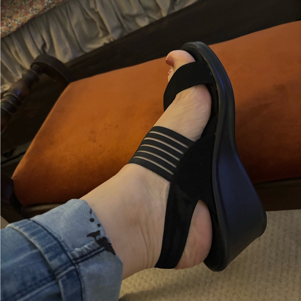 Black Women's Sandals size 8 Skechers - Picture 3 of 6